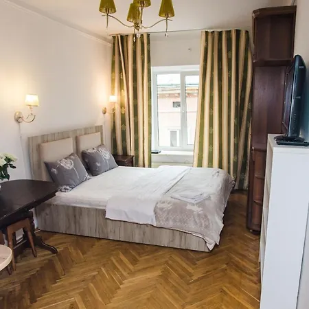 на площі ринок Apartman Lviv