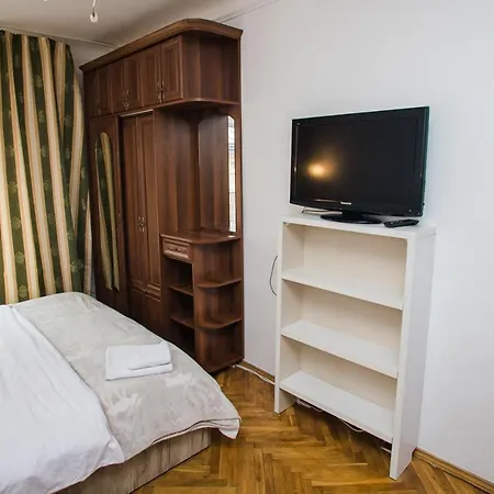 на площі ринок