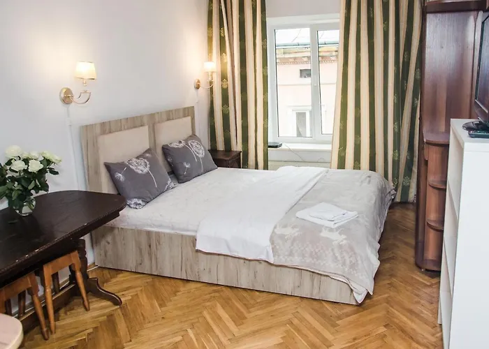 на площі ринок *