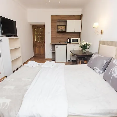 на площі ринок